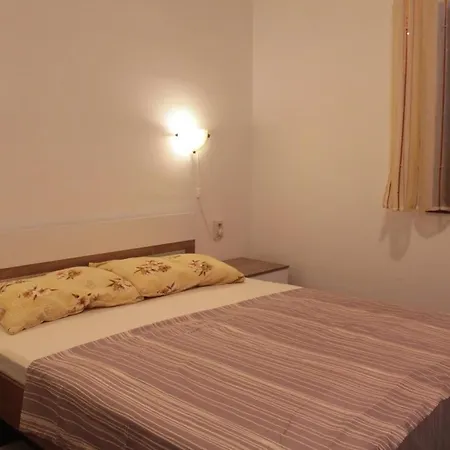 Appartement By The Sea Pag - 13251